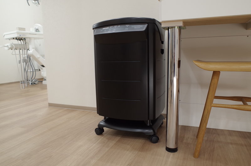 診療室、待合室に2台設置