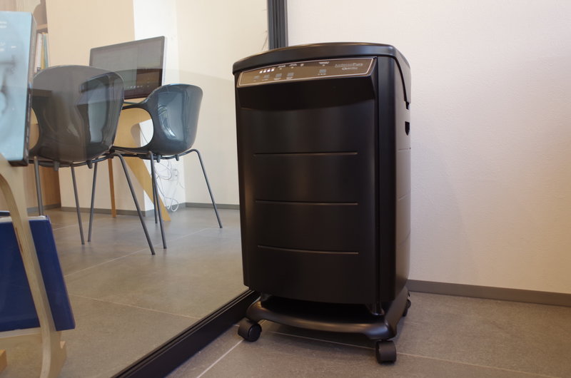 診療室、待合室に2台設置
